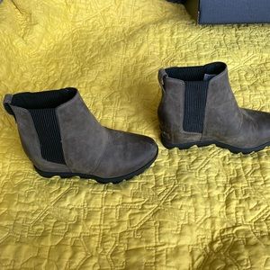 SOREL BOOTIE SIZE 6